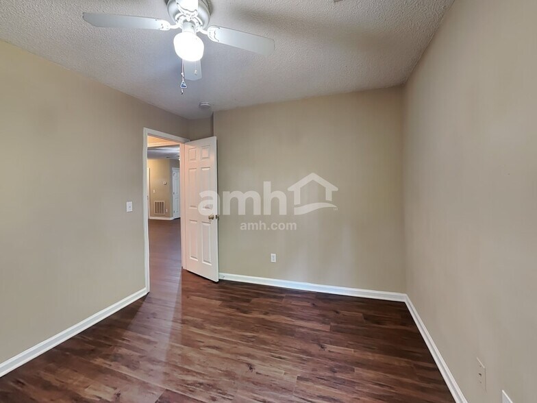 Building Photo - 5008 Lonita St