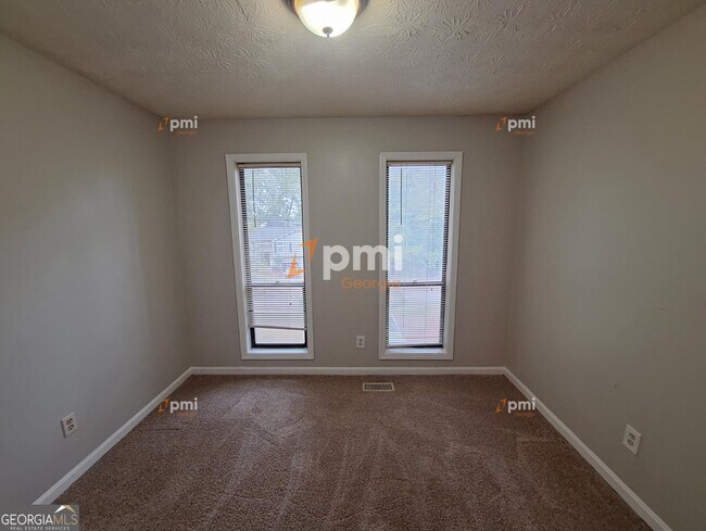 Building Photo - 5955 Sutton Pl