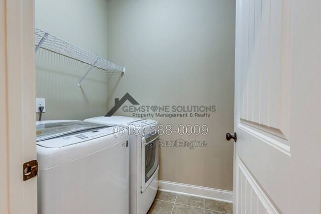 Building Photo - 2040 Bungalow Dr