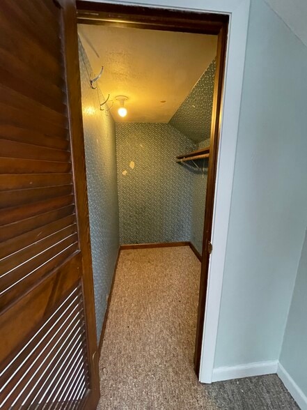 Walk-in closet in bedroom - 29 Center St