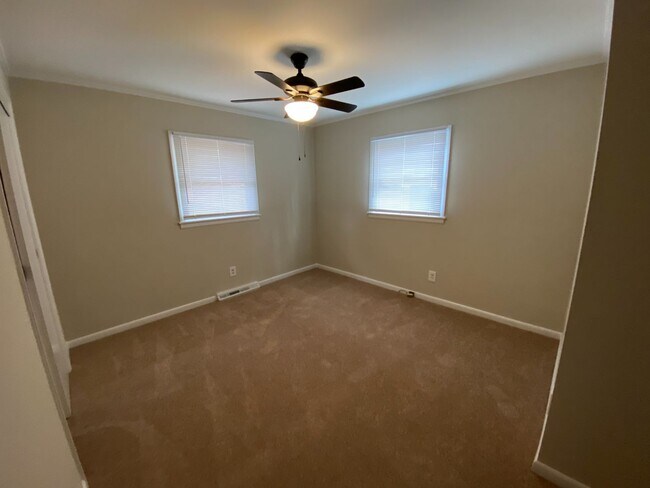 Building Photo - Coming Available July 2025 – Spacious 3BR/...
