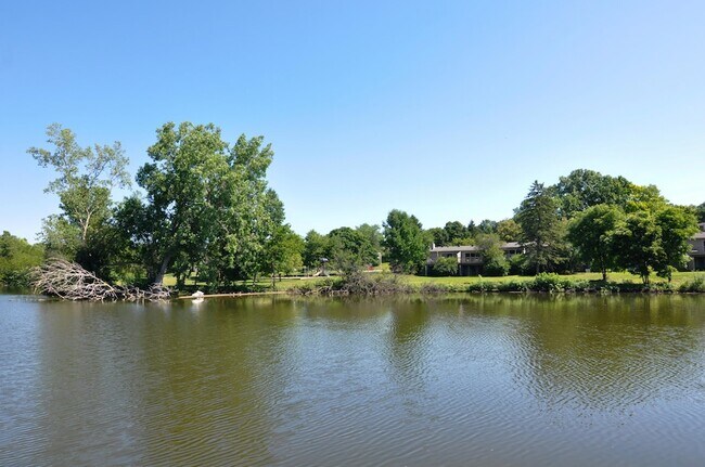 Building Photo - 609 Watersedge Dr