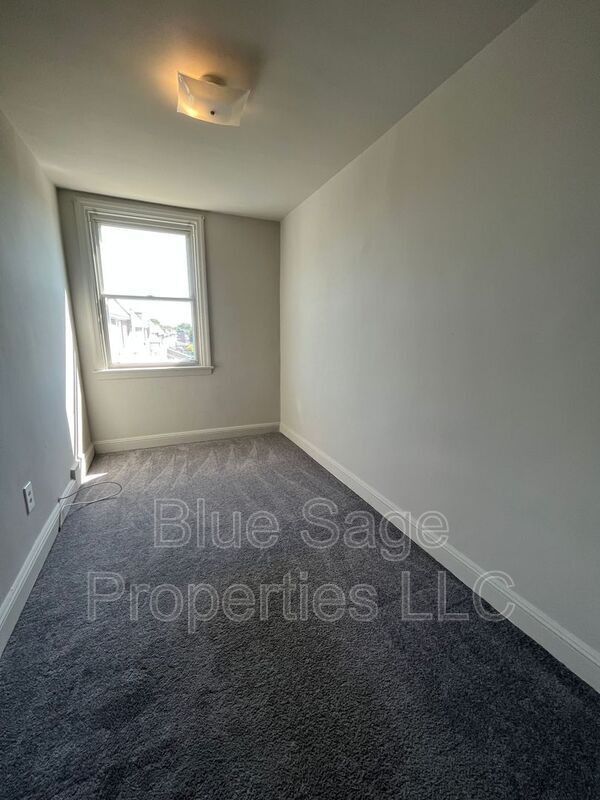 Building Photo - 319 S Church St