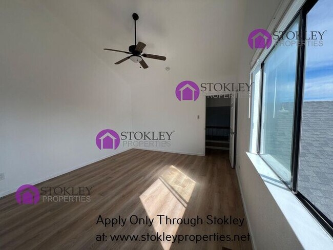 Building Photo - 523 Bustos Pl