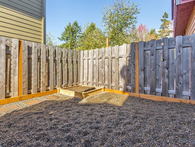 Building Photo - Great four bedroom home in Beaverton!