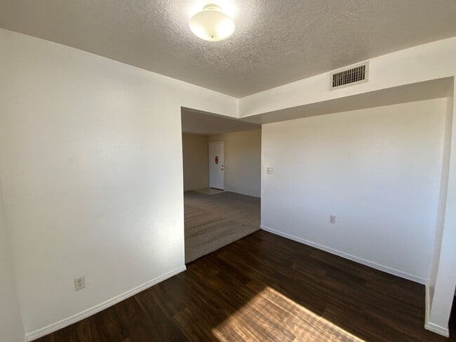 Building Photo - 3 Bedroom Single Story Home Near Northern Blvd NE & Loma Colorado Blvd NE!