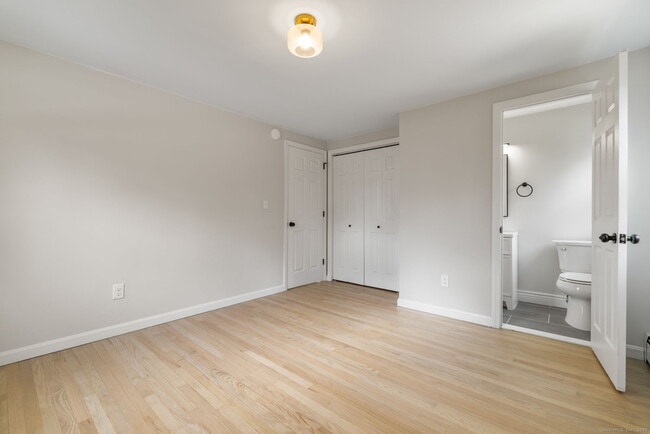 Building Photo - 410 S Stone St