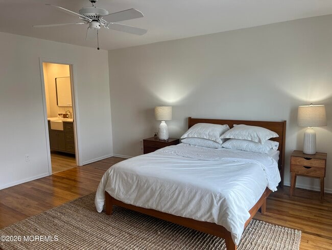 Building Photo - 25 Meadow Ave