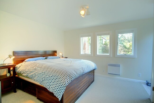 Building Photo - 3Bd/2Ba Montlake Home