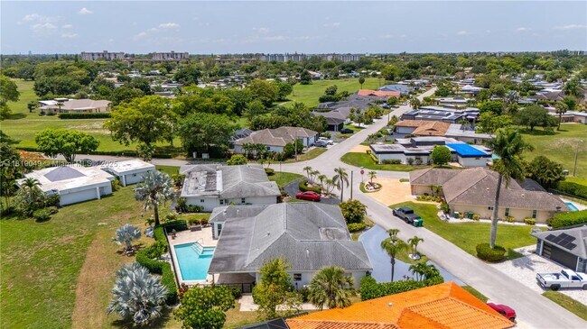 Building Photo - 4902 N Travelers Palm Ln