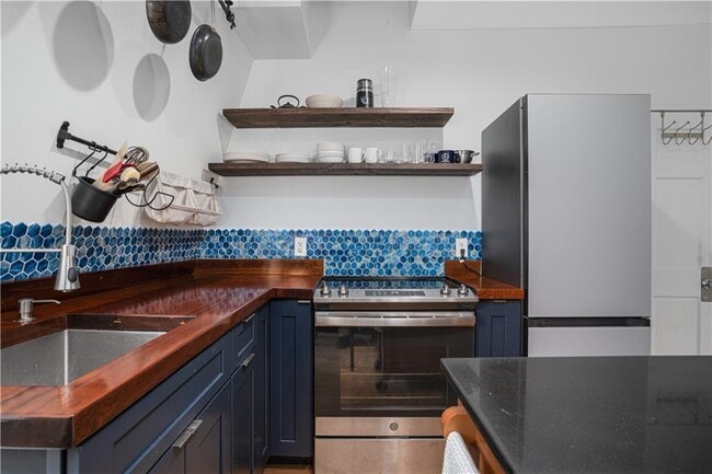 Building Photo - 35 Pelham St