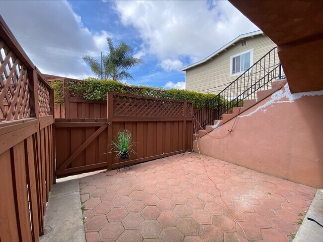 Building Photo - Great North Park Location! Private Fenced Front Patio! In Unit Washer and Dryer!