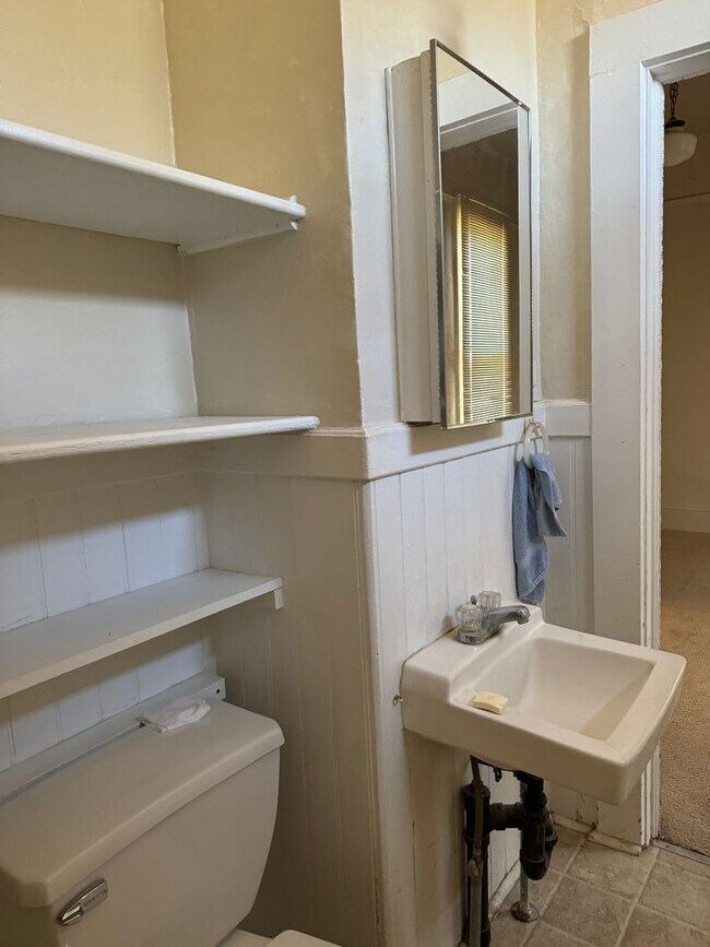 Building Photo - "Charming 2-Bedroom Country Cottage with P...