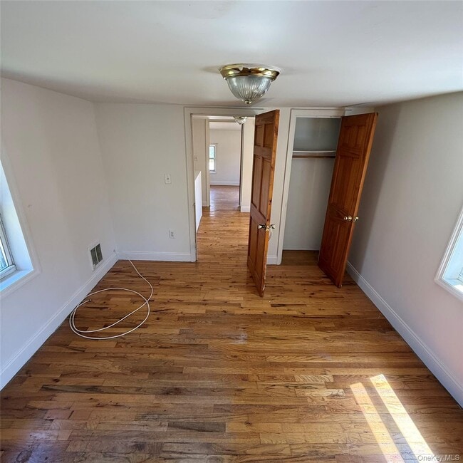 Building Photo - 31 Firwood Rd S