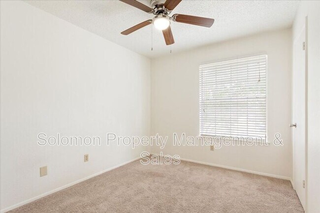 Building Photo - 1015 E Yager Ln