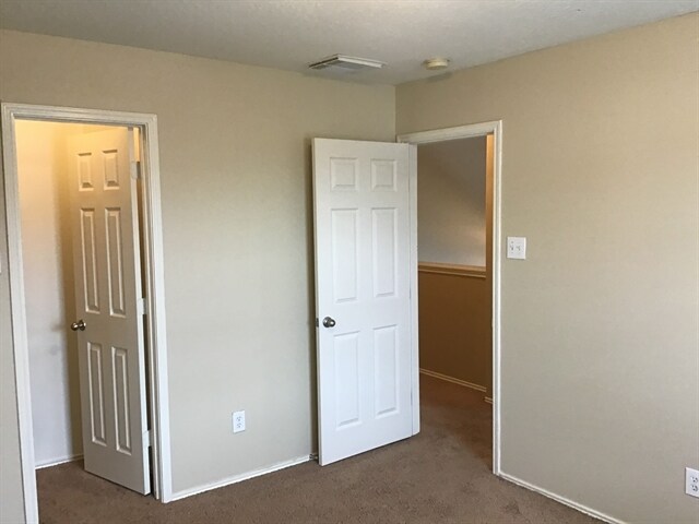 Building Photo - 2026 Acorn Glen Trl
