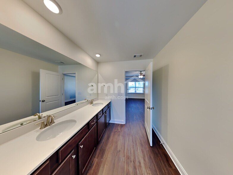 Building Photo - 2071 Williamshire Ln