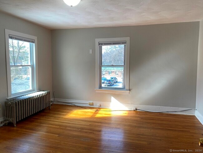 Building Photo - 435 Migeon Ave