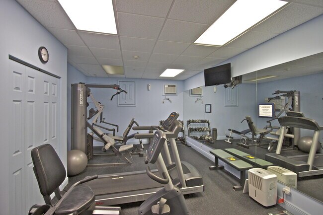 Building Photo - 5420 N Ocean Ave