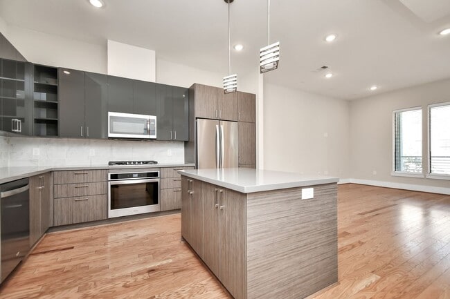 Building Photo - Mid-Town rental available