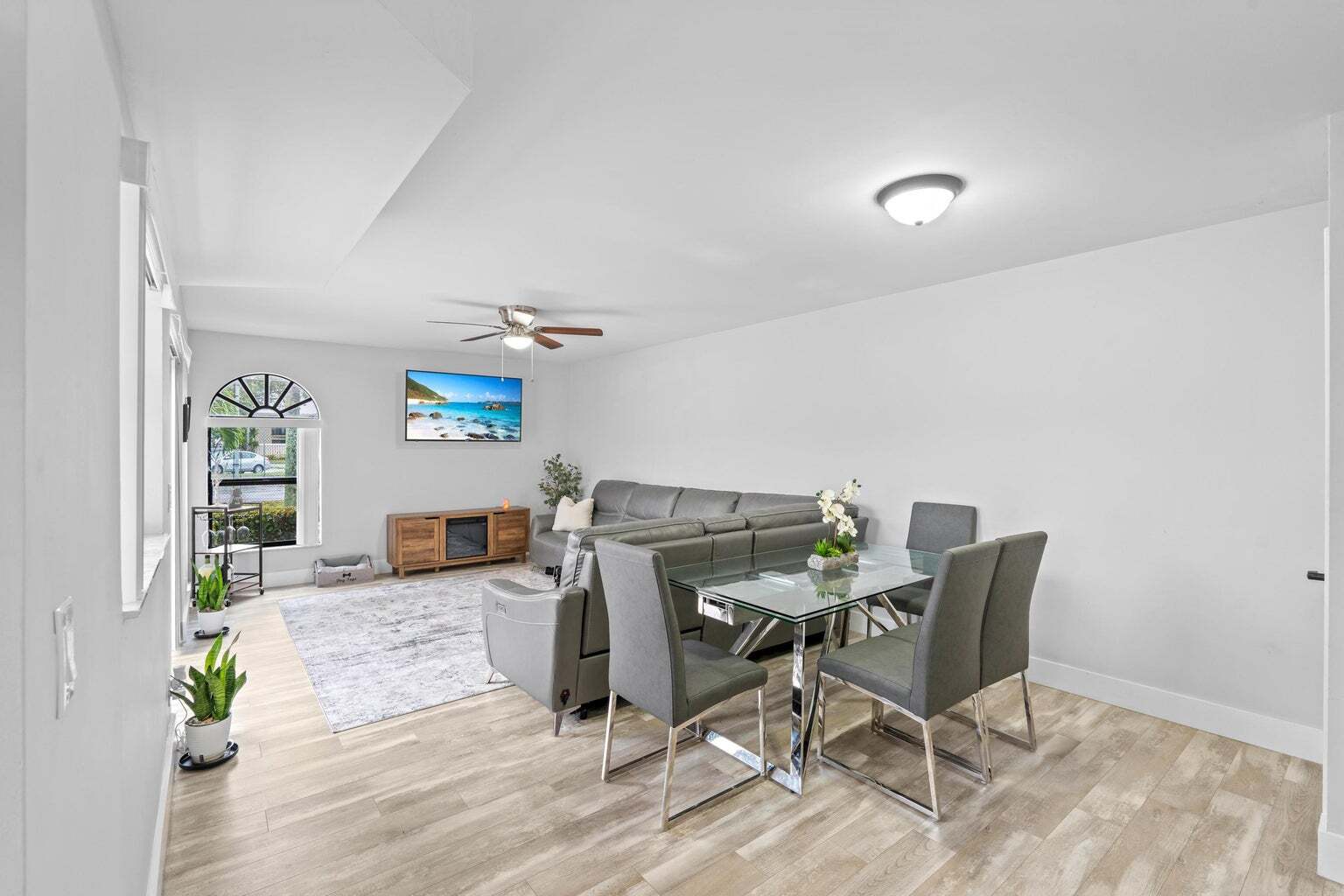 Building Photo - 3715 Village Dr