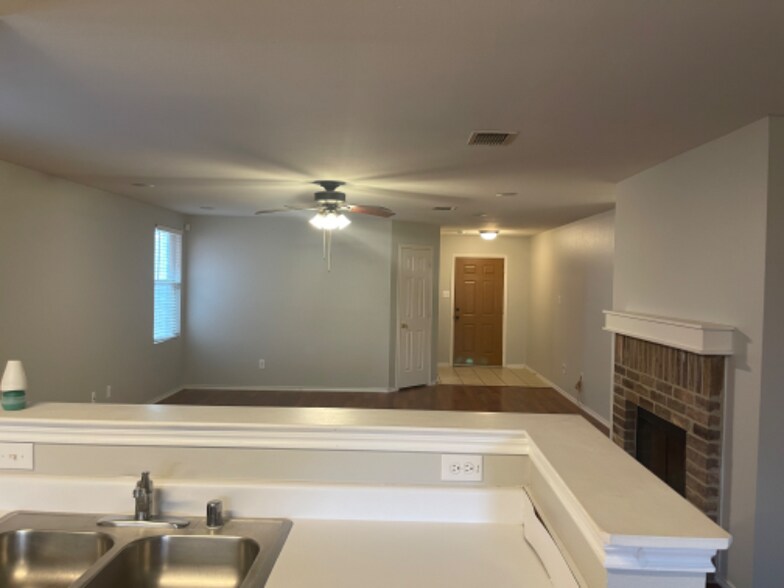 Building Photo - 12970 Vassar Dr