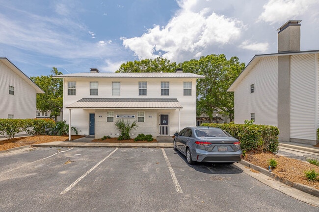 Building Photo - 132 S Island Square Dr