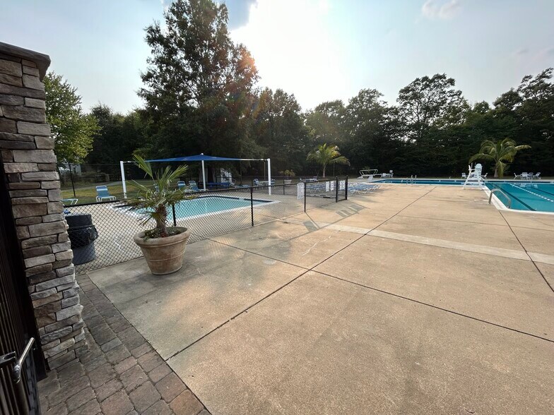 Building Photo - 5011 Jurel Ct
