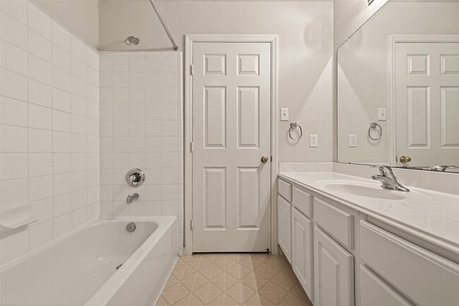 Building Photo - 13915 Maleewan Ln