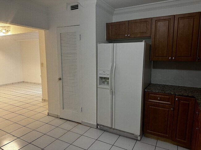 Building Photo - 5100 SW 41st St