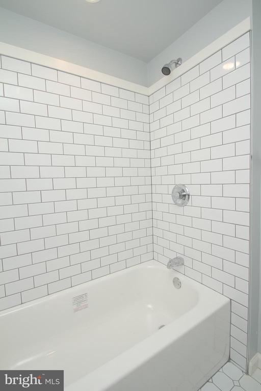 Building Photo - 298 Greenough St