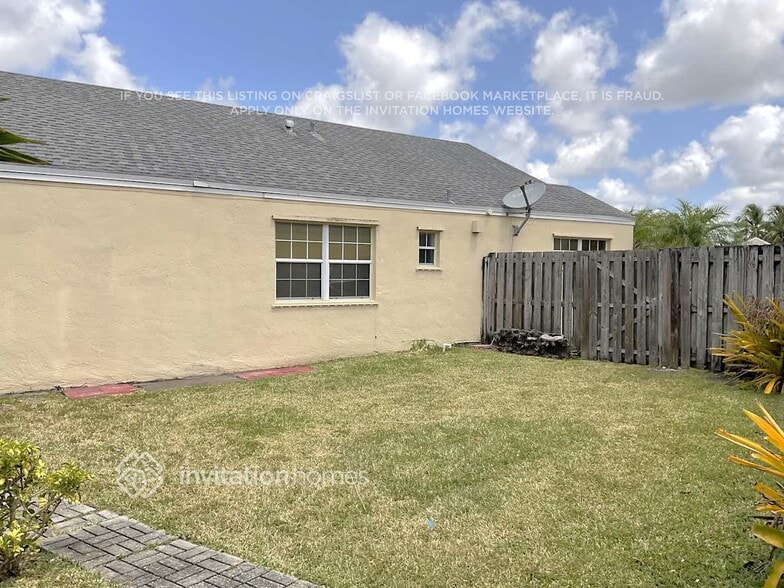 Building Photo - 14624 SW 127th Ct