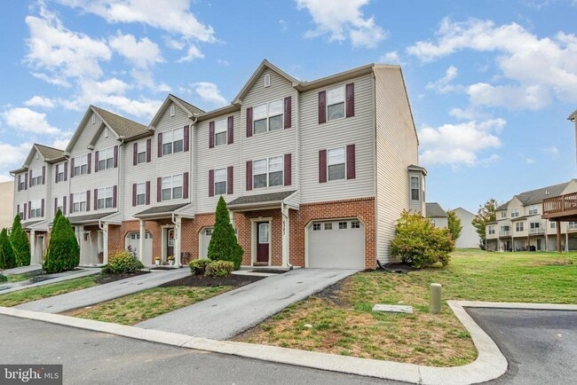Building Photo - 6383 CREEKBEND
