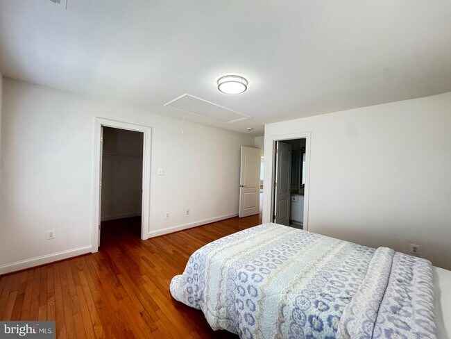 Building Photo - 5117 Sante Fe Ct