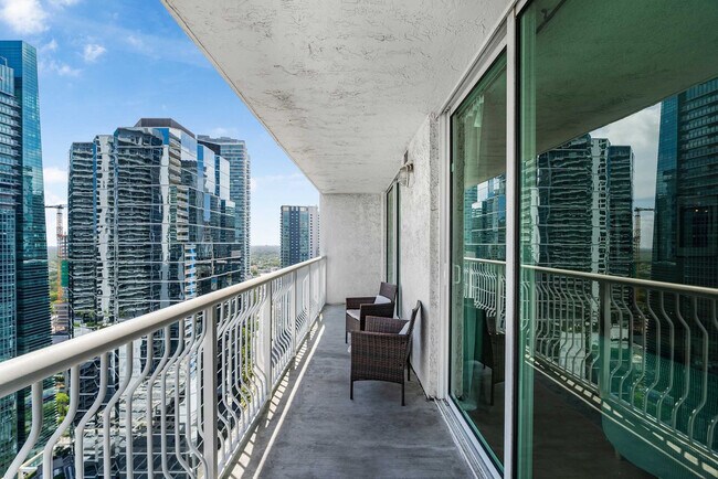 Building Photo - 1 SE 12th St