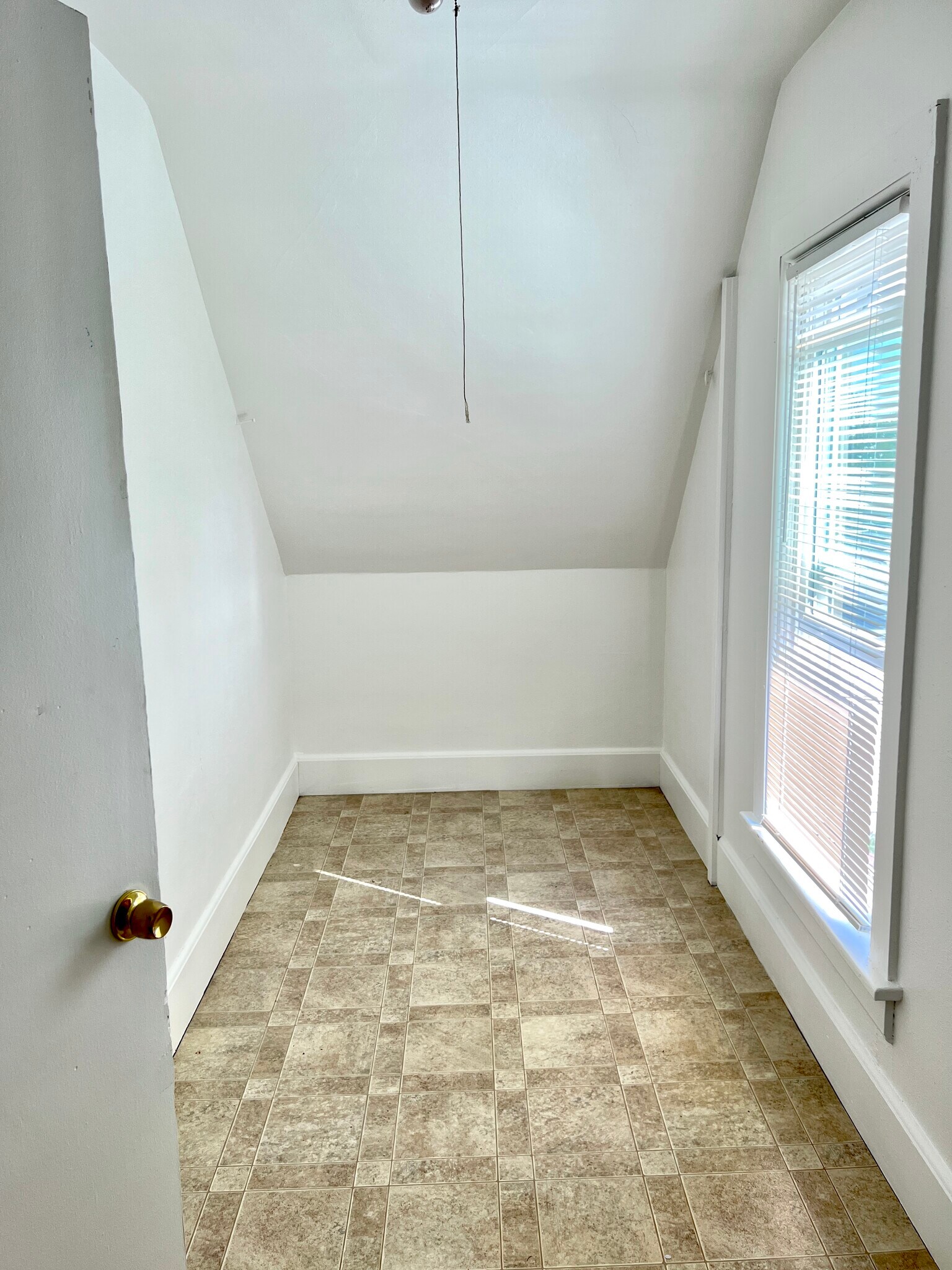 Building Photo - 27 Reed St