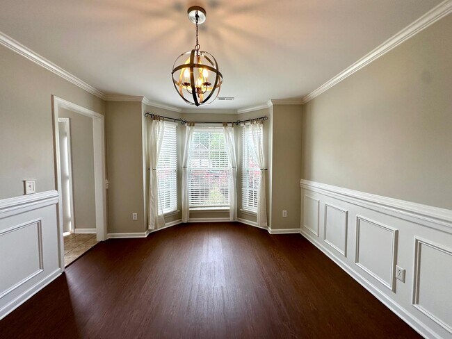 Building Photo - 8425 Hirsch Dr