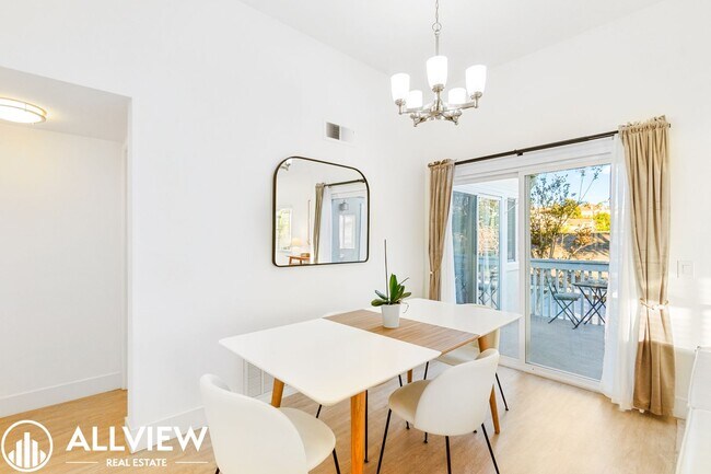 Building Photo - OCEAN VIEWS AND UPGRADED 2 BED/ 2 BATH UPP...