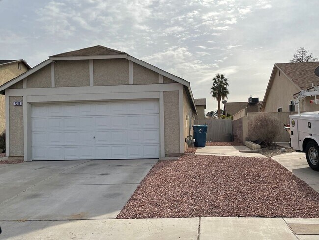 Building Photo - 2 bedroom 2 bath house near Desert Shores/ Available 4/1/2026