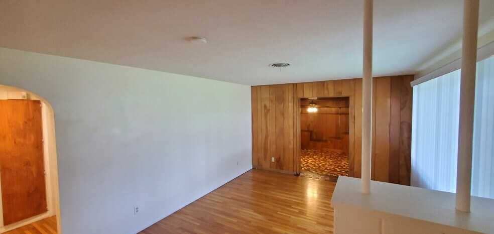 Building Photo - 714 E Crawford St