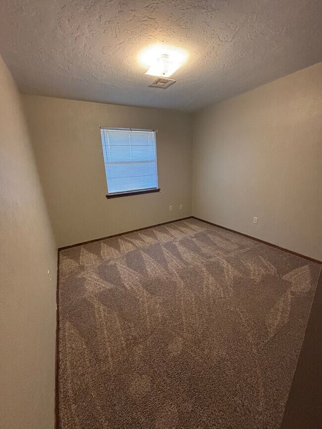 Building Photo - 7816 NW Baldwin Ave