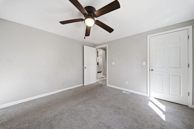 Building Photo - 613 Normandy St