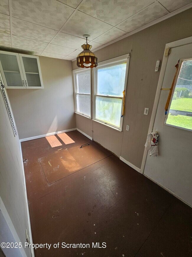 Building Photo - 1042 Taylor Ave