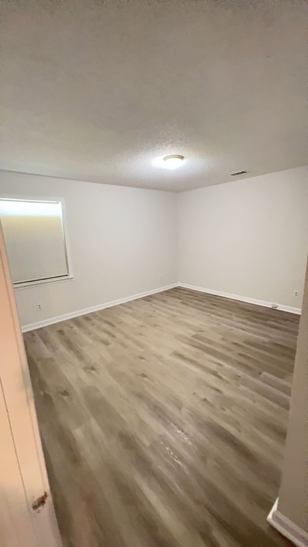 Building Photo - Beautifully Updated 3 bedroom 2 bath home
