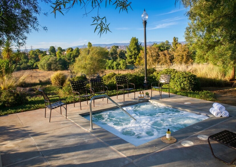 Building Photo - 27014 Carmelita Dr