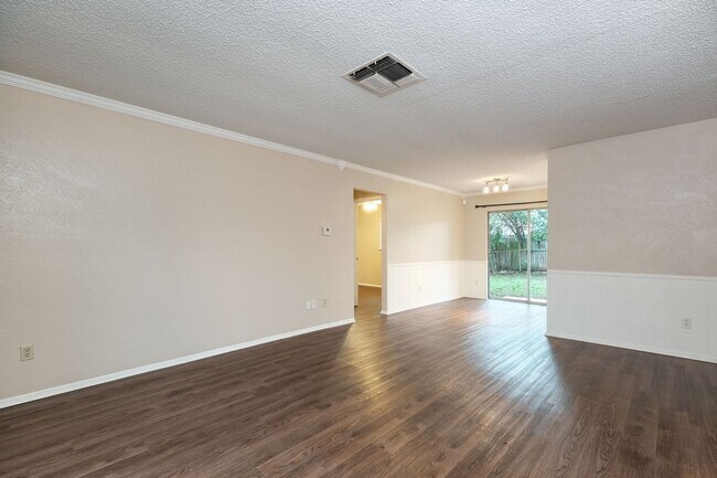 Building Photo - Awesome 3 Bedroom house in Anderson Mill with 2 Car Garage!