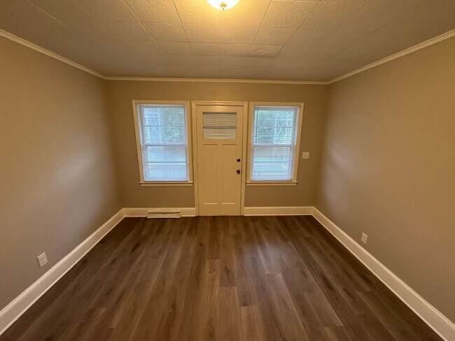 Building Photo - 113 Garrison Dr