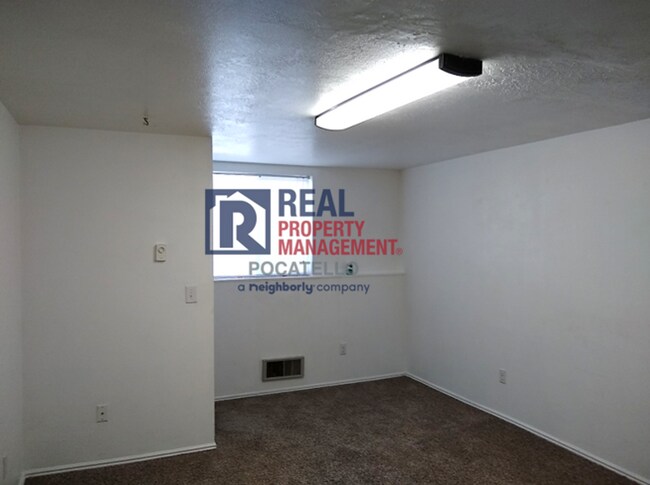 Building Photo - 675 Hyde Ave