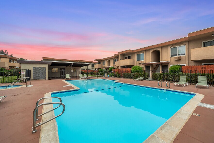 Building Photo - 9504 Carroll Canyon Rd