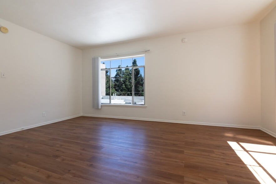 Building Photo - 729 Gayley Ave